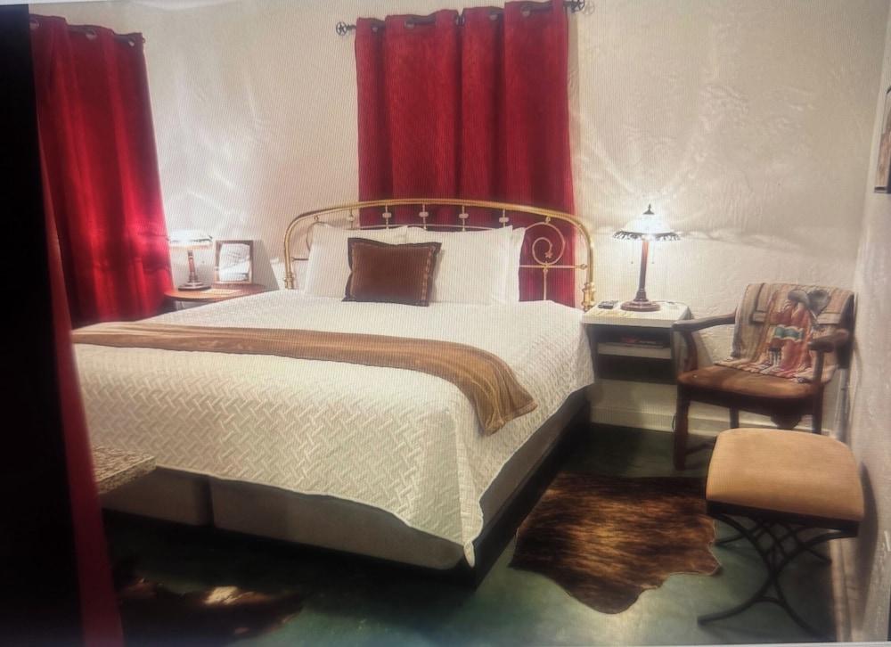 The Last Cowboys Court — hotel in Canadian
