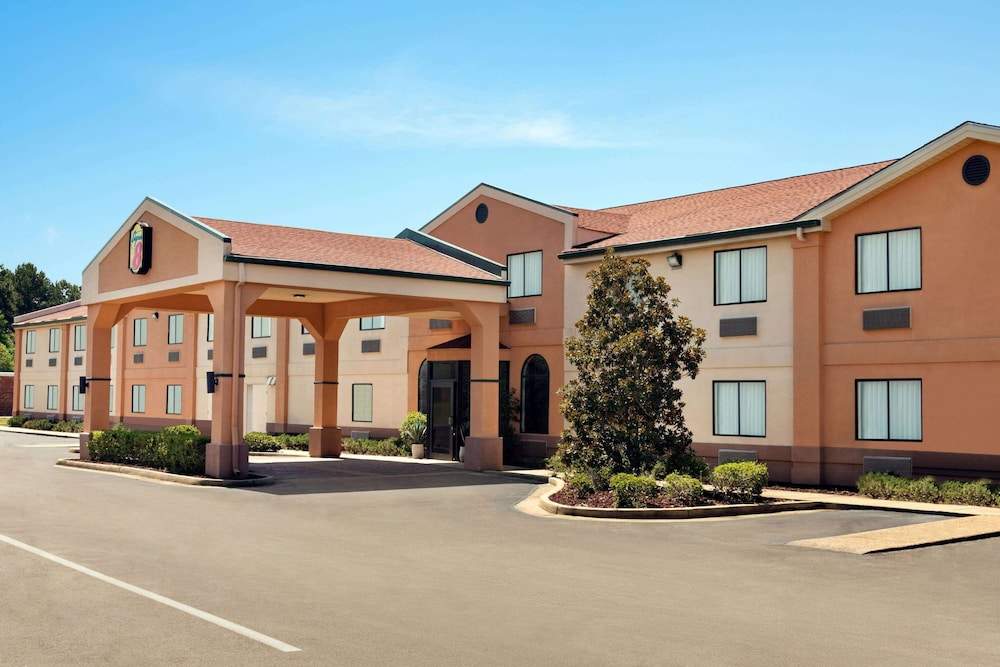 Super 8 by Wyndham Clinton
