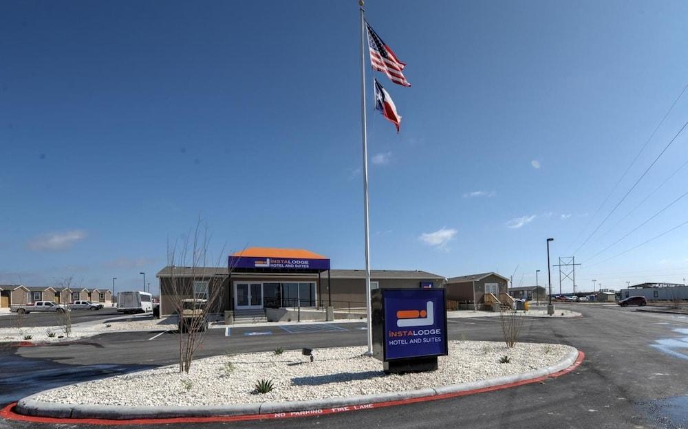 Instalodge Hotel And Suites — hotel in Karnes City