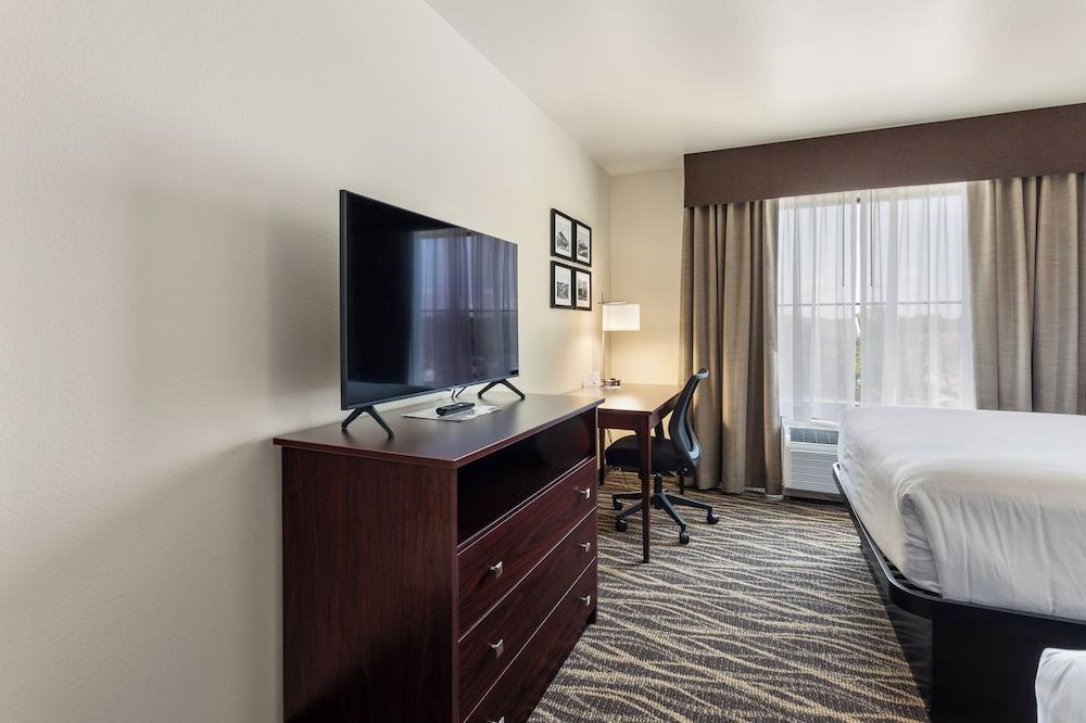 Cobblestone Hotel & Suites - Waukesha — hotel in Waukesha