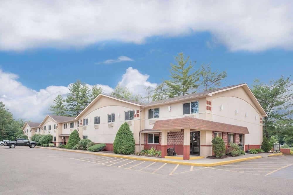Red Roof Inn Queensbury — hotel in Queensbury