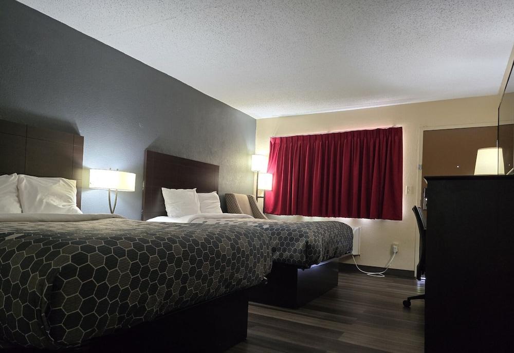 Econo Lodge Inn & Suites Mason City - Clear Lake — hotel in Mason City