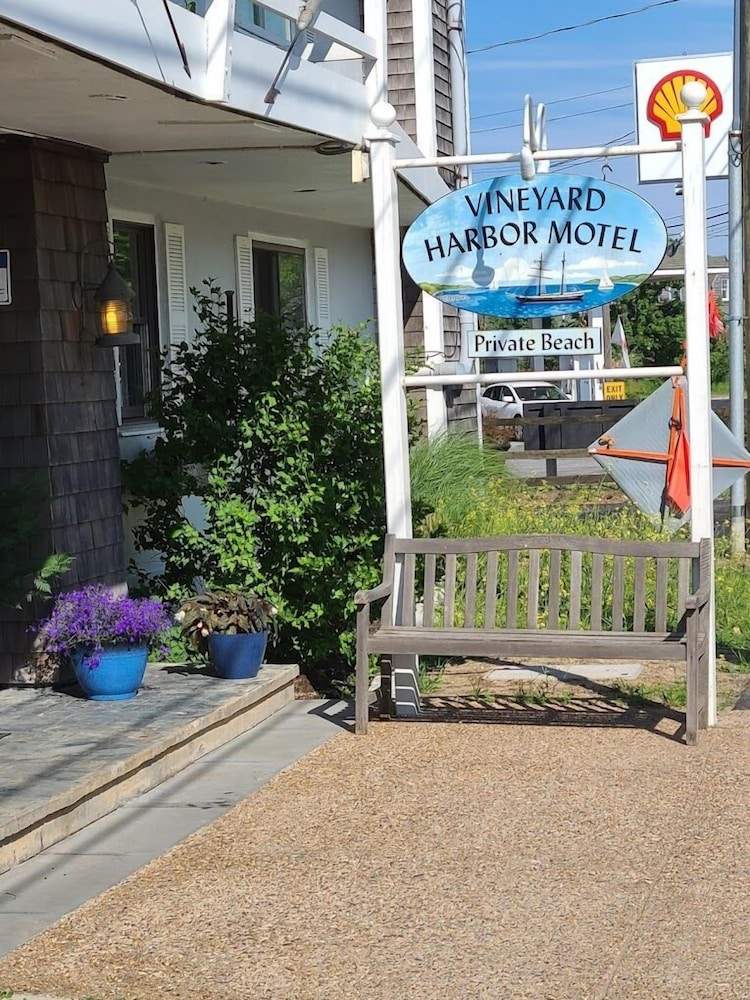 Vineyard Harbor Motel - Private Beach