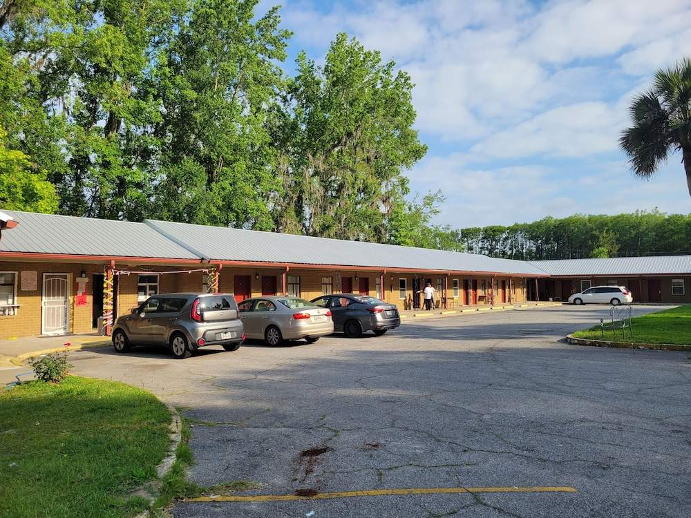Harikrishna Midway Motel
