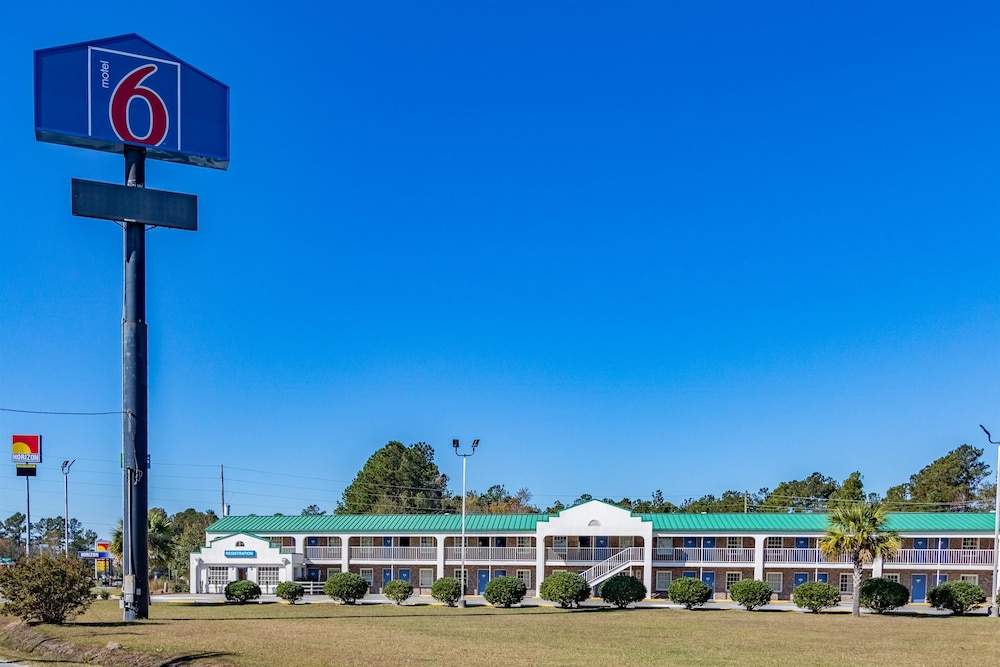 Motel 6 Walterboro, SC