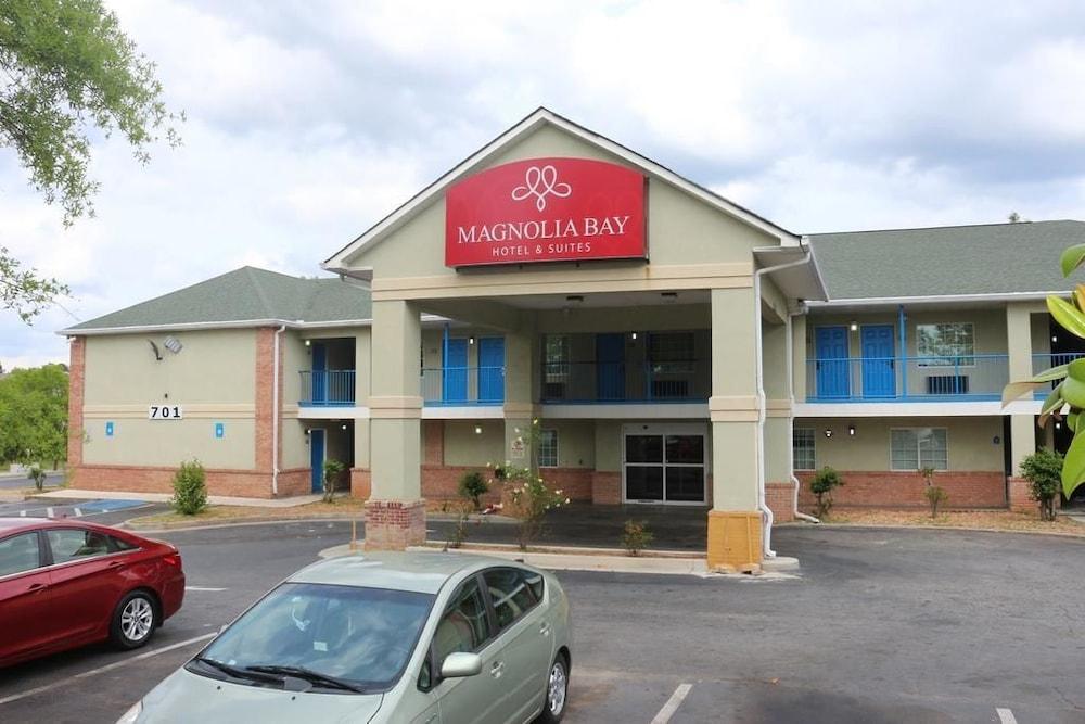 Magnolia Bay Hotel & Suites — hotel in Jonesboro