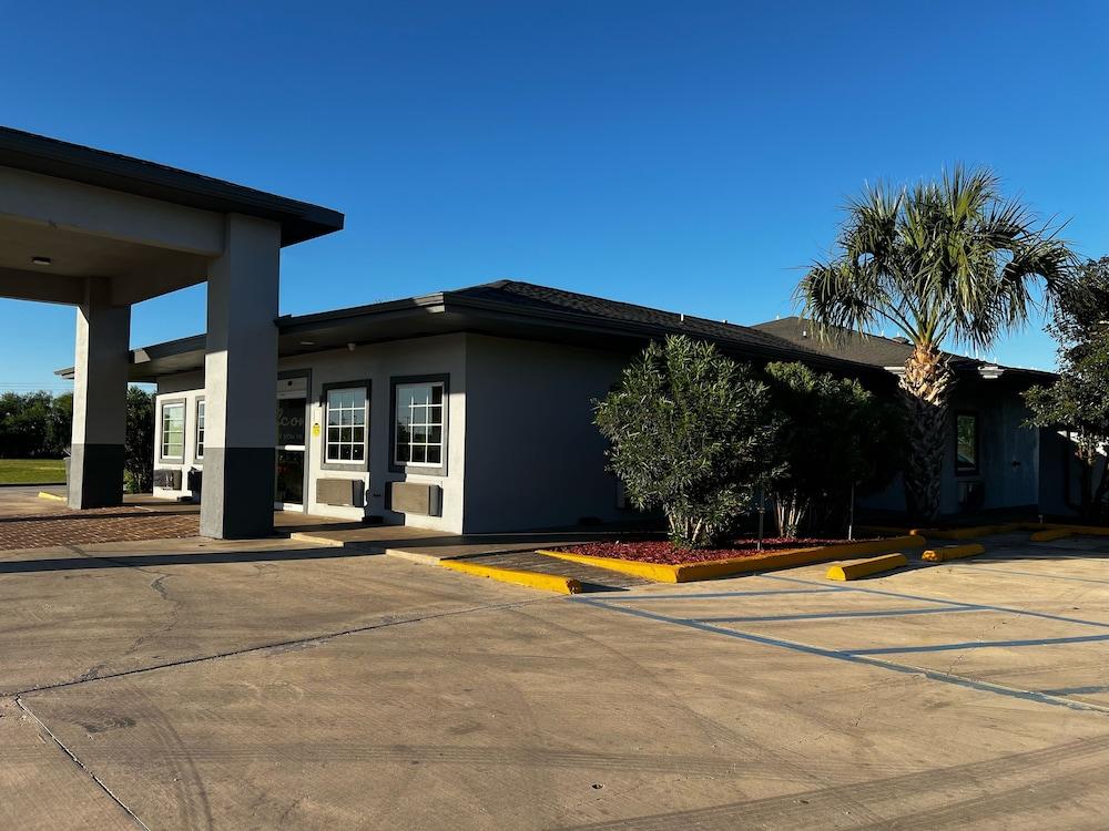 Rodeway Inn — hotel in Dilley