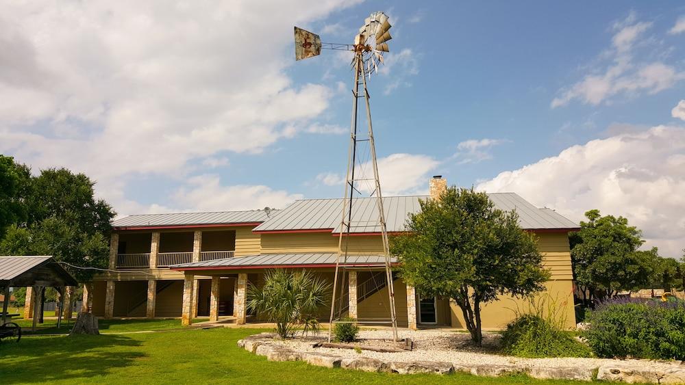 Flying L Ranch Resort — hotel in Bandera