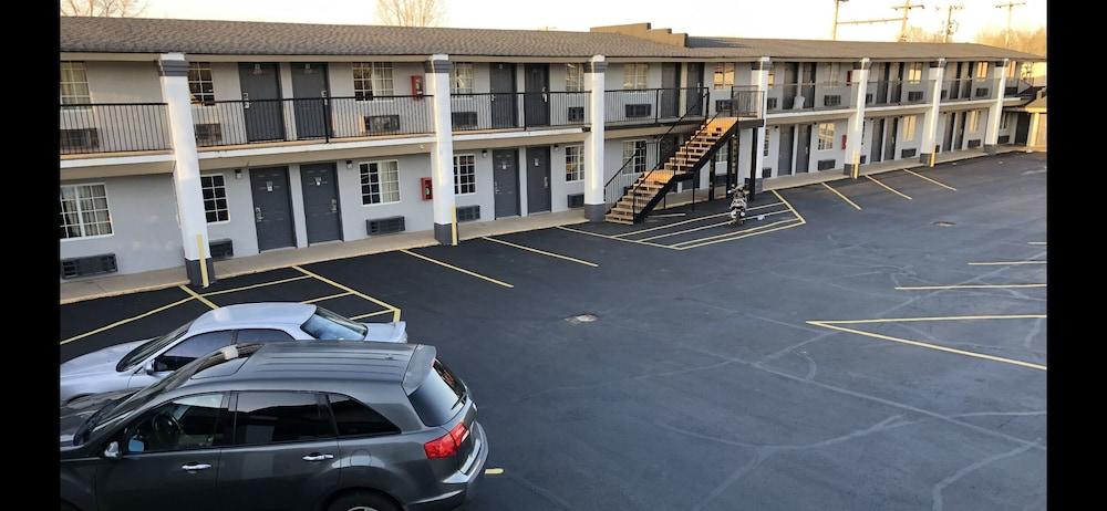 Deluxe Inn Miami, OK — hotel in Miami