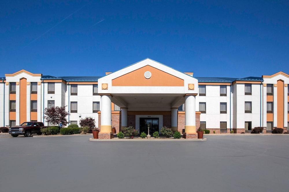 Quality Inn & Suites Arnold - St Louis — hotel in Arnold
