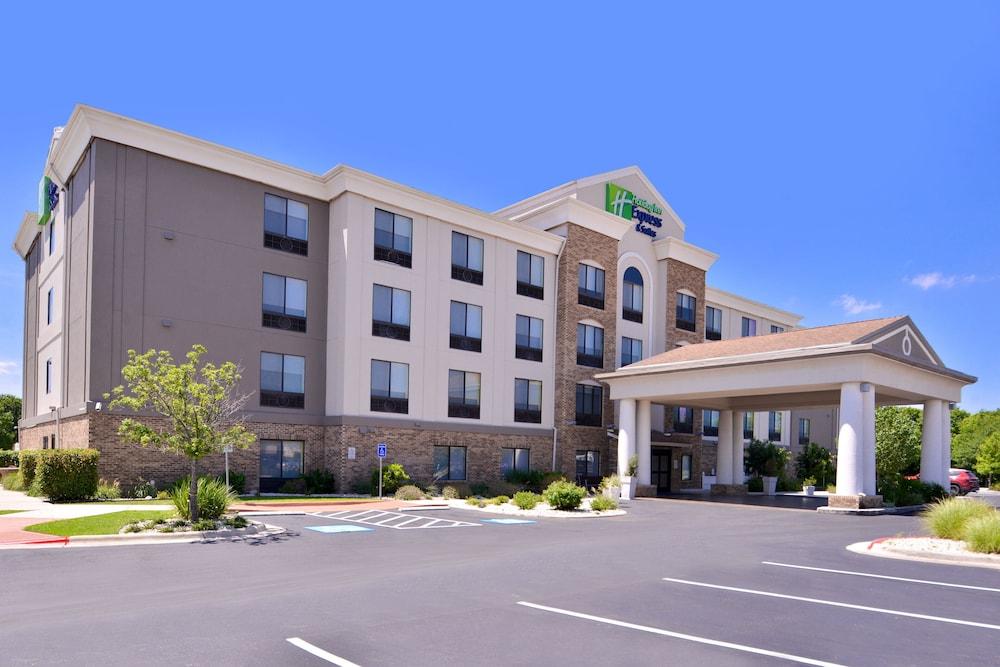 Holiday Inn Express & Suites Selma by IHG — hotel in Selma