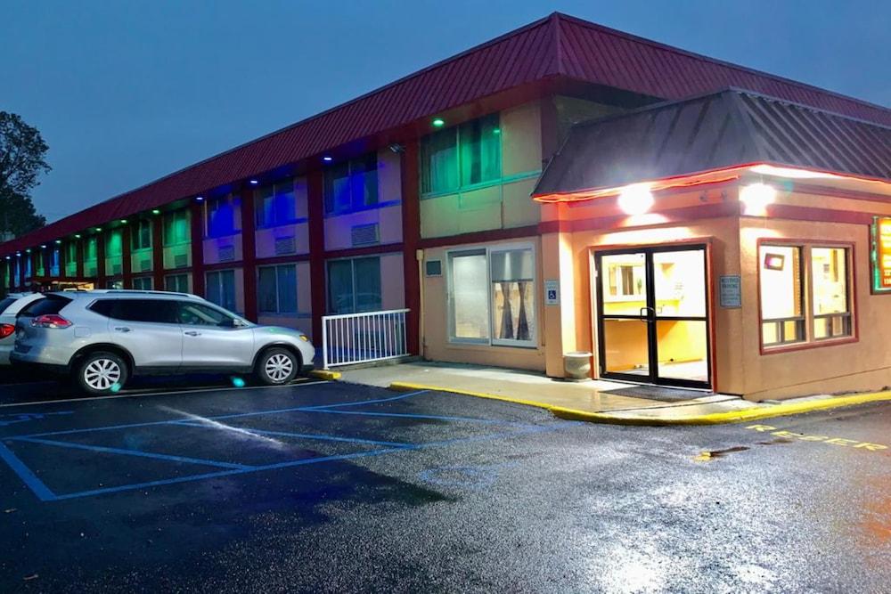 Red Carpet Inn & Suites Lima — hotel in Lima