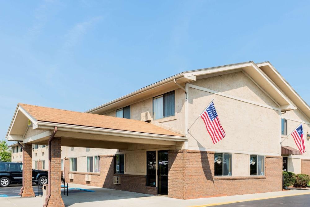 Super 8 by Wyndham Franklin/Middletown Area — hotel in Franklin