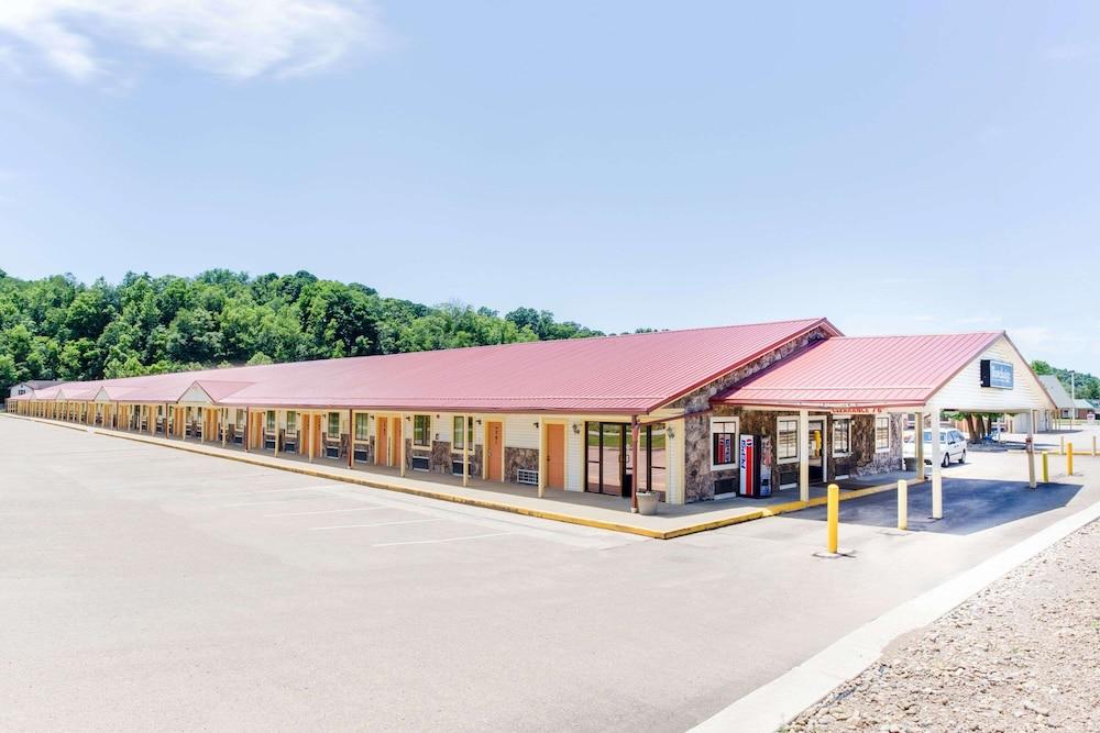 Travelodge by Wyndham Parkersburg — hotel in Parkersburg