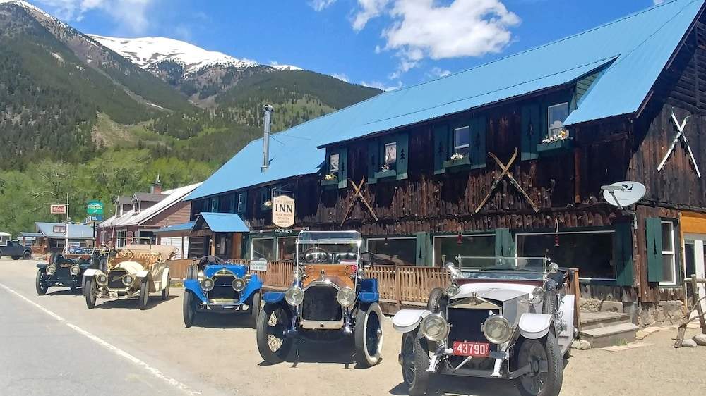 The Twin Lakes Inn