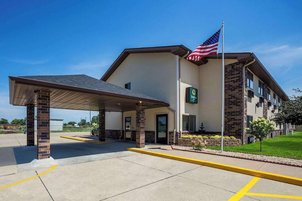 Quality Inn Galesburg near US Highway 34 and I-74