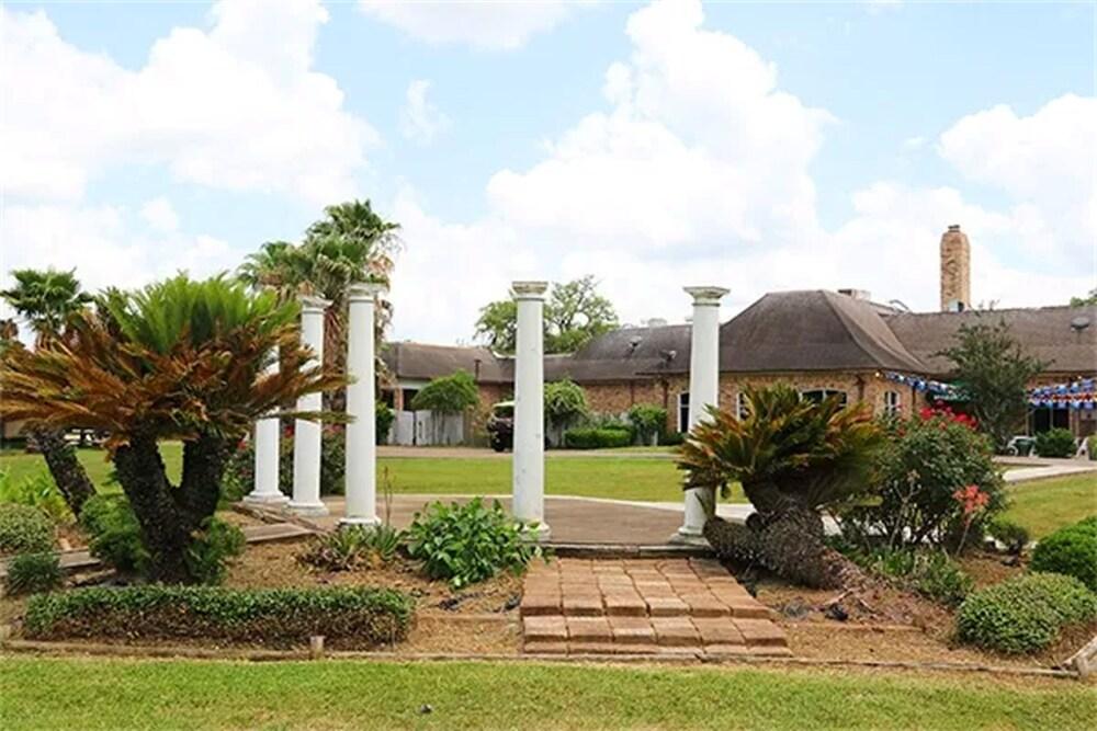 Columbia Lakes Resort Cottages — hotel in West Columbia
