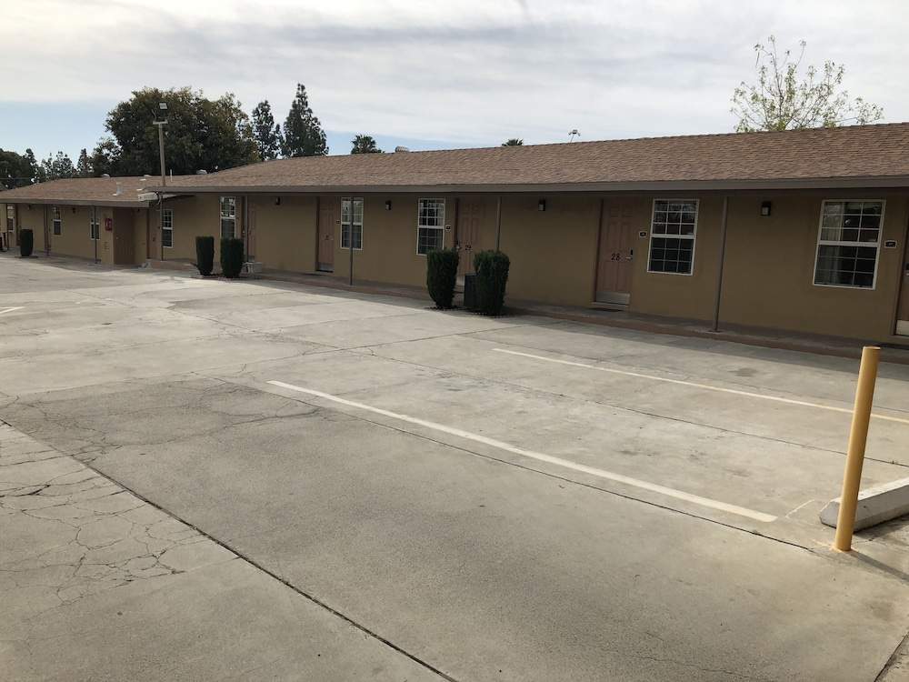Topper Motel