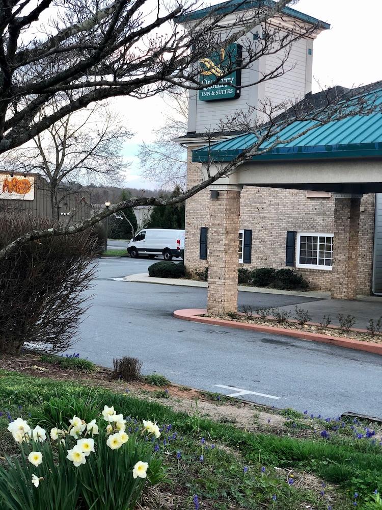 Quality Inn & Suites Hendersonville - Flat Rock — hotel in Flat Rock