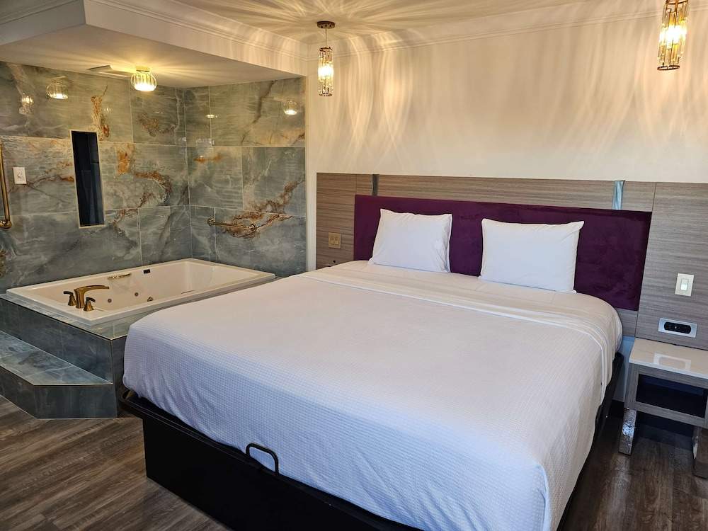 Travelodge by Wyndham Fullerton Near Anaheim