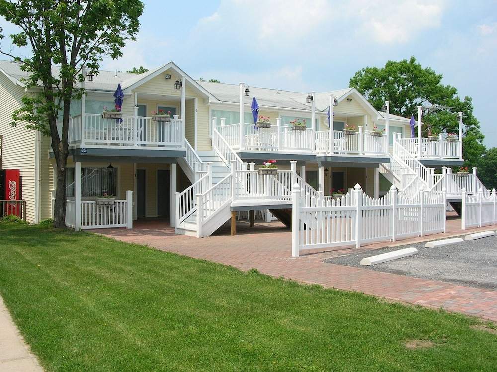 The Country Place Resort - Home of Zoom Flume Water Park