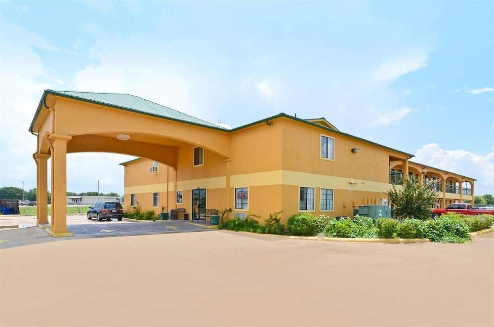 Pine Point Inn & Suites