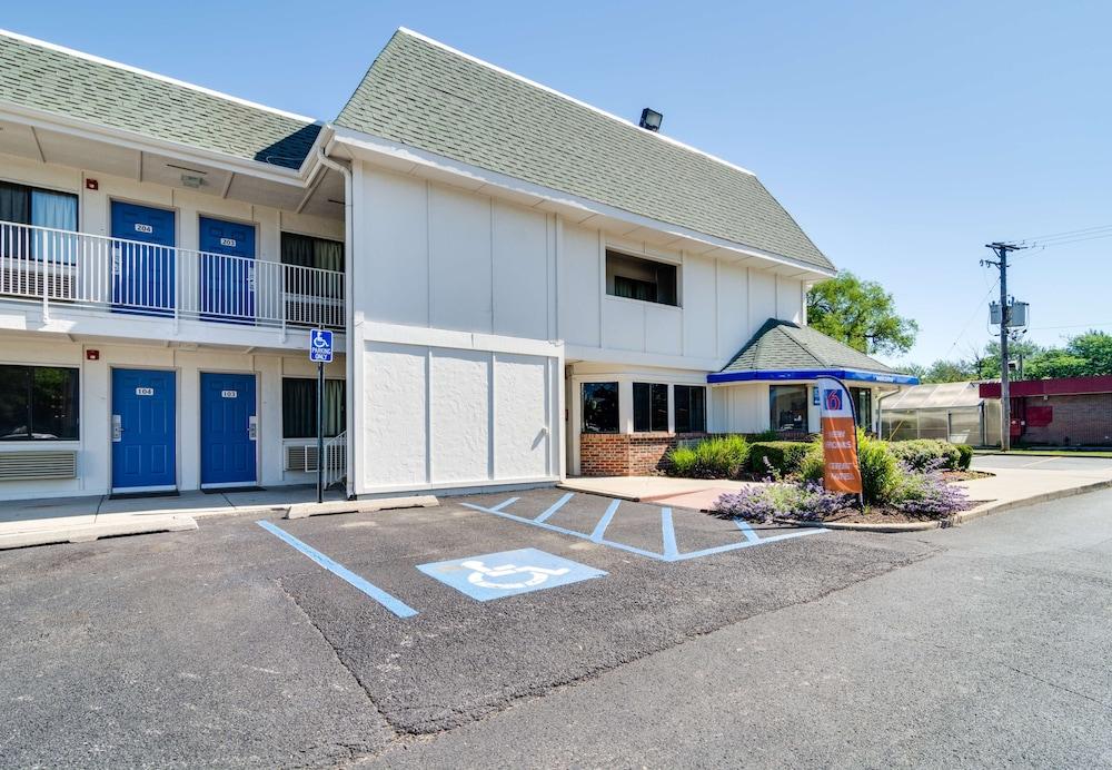 Motel 6 Schiller Park, IL - Chicago O'Hare — hotel in Schiller Park