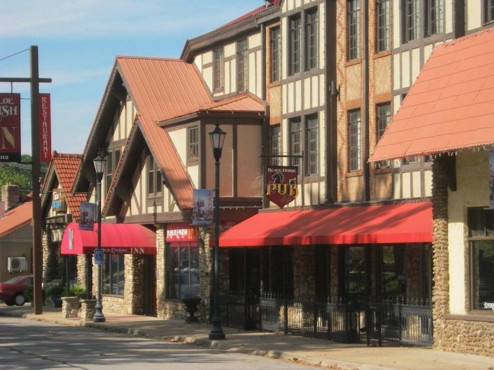 Ye Old English Inn — hotel in Hollister