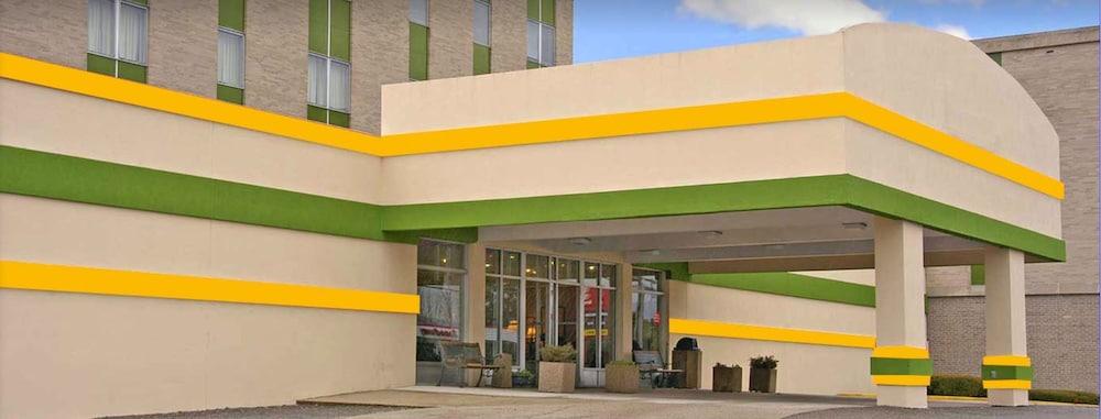 Elkins Inn And Suites — hotel in Elkins