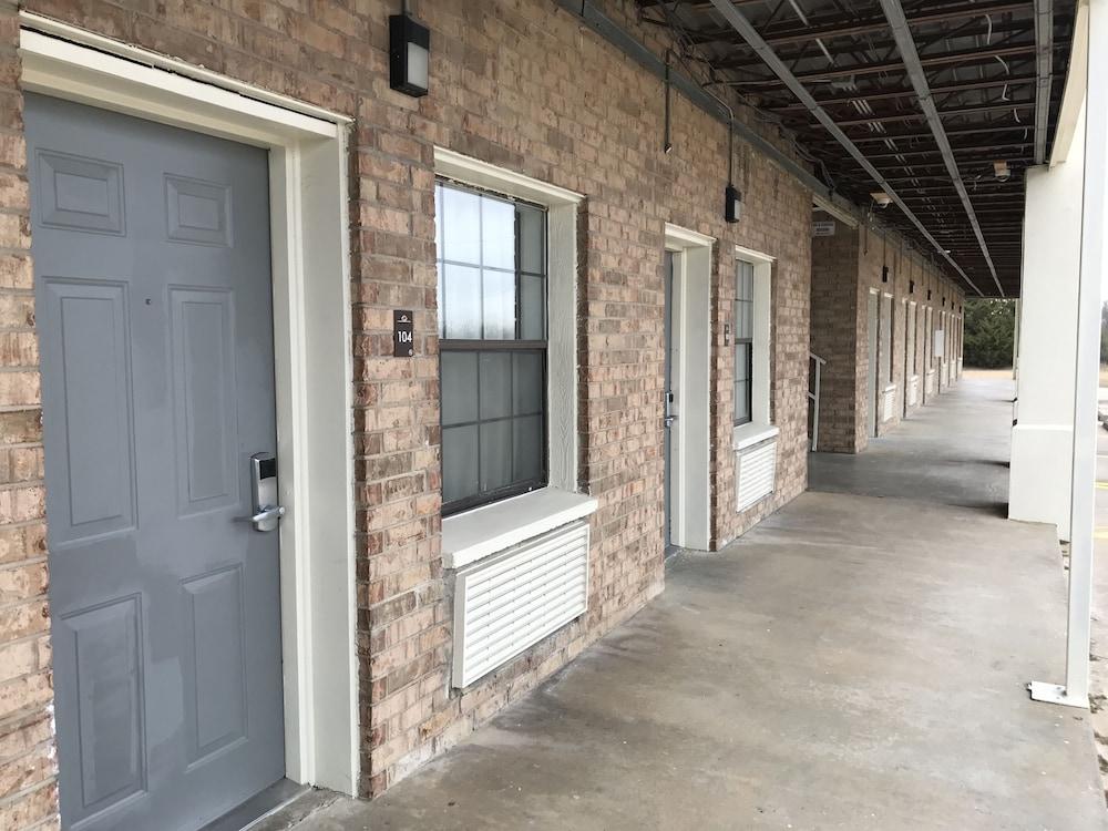 Walnut Inn Motel — hotel in Checotah