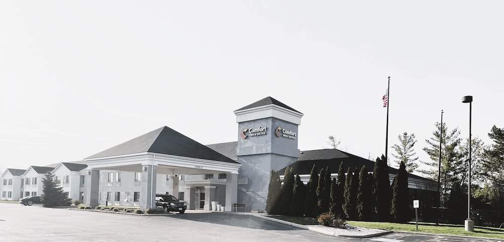 Comfort Inn & Suites NW Milwaukee