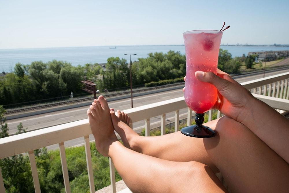Edgewater Hotel & Waterpark — hotel in Duluth