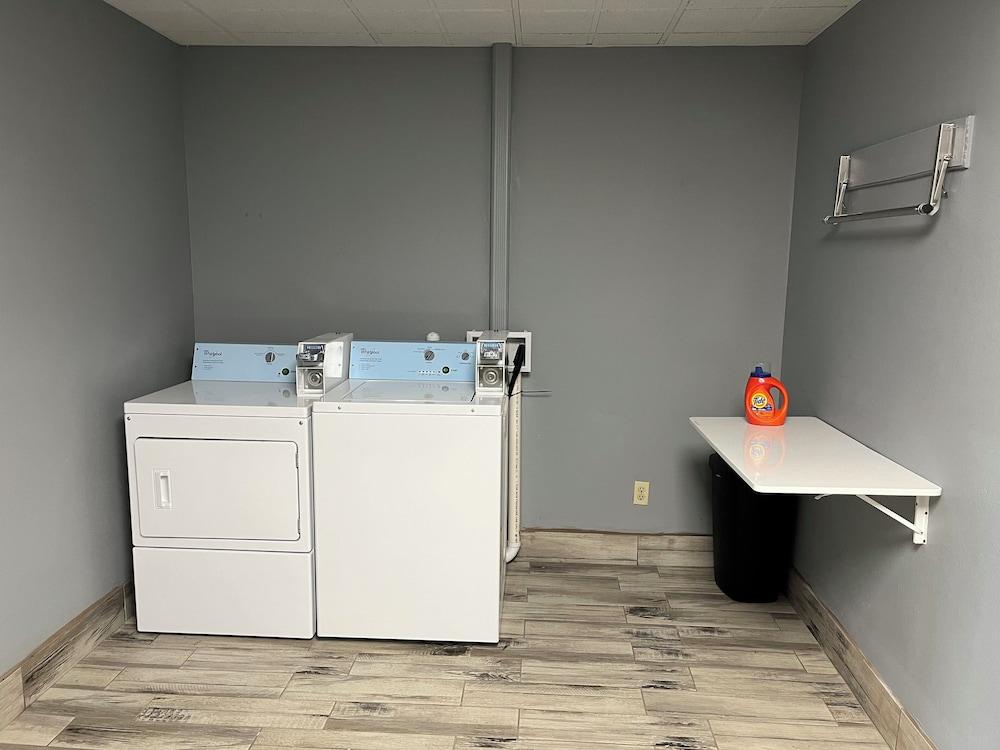Days Inn & Suites by Wyndham Williamsburg IA North — hotel in Williamsburg