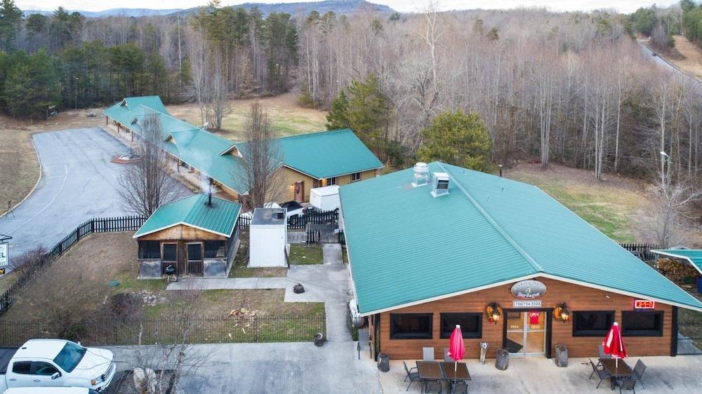 Nacoochee Valley Lodge — hotel in Clarkesville