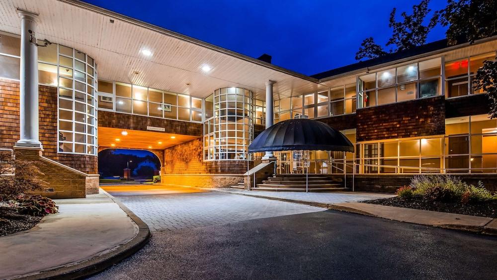 Best Western Plus The Inn & Suites At The Falls — hotel in Poughkeepsie