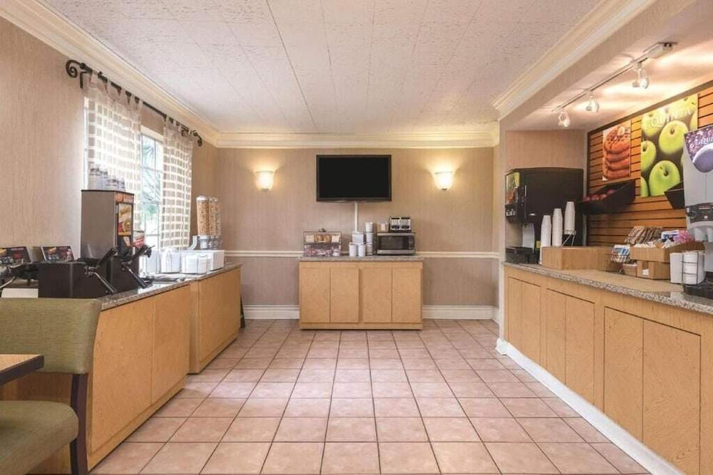 Causeway Inn - Metairie