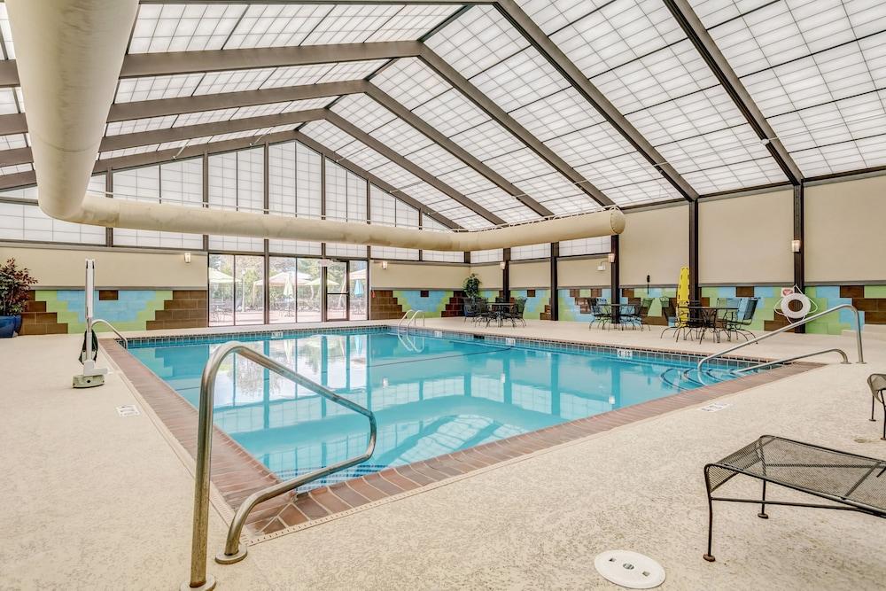 Holiday Inn St. Louis Arpt West-Earth City by IHG — hotel in Earth City