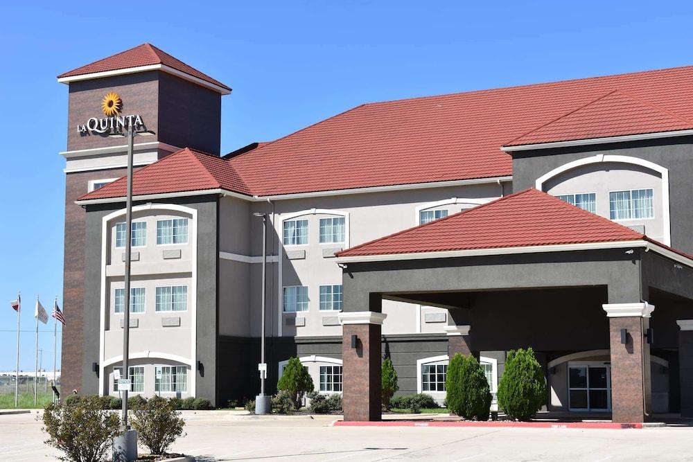 La Quinta Inn & Suites by Wyndham Kyle - Austin South — hotel in Kyle