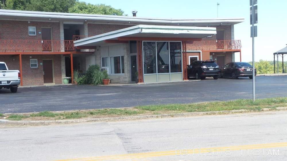 River's Edge Motel