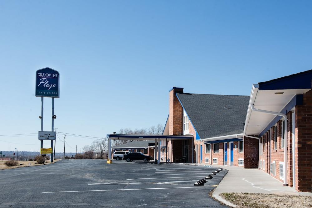 Grand View Plaza Inn & Suites — hotel in Junction City