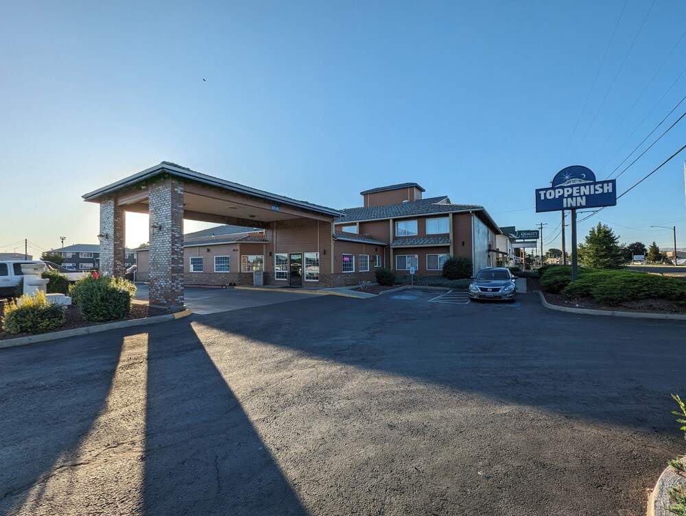 Toppenish Inn and Suites