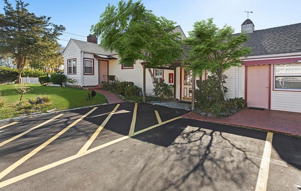Baywatch Hotel & Marina — hotel in Hampton Bays