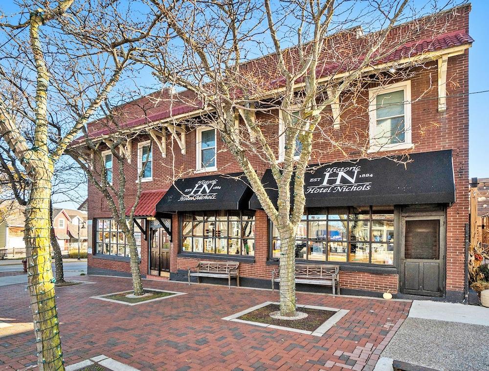 Historic Hotel Nichols — hotel in South Haven