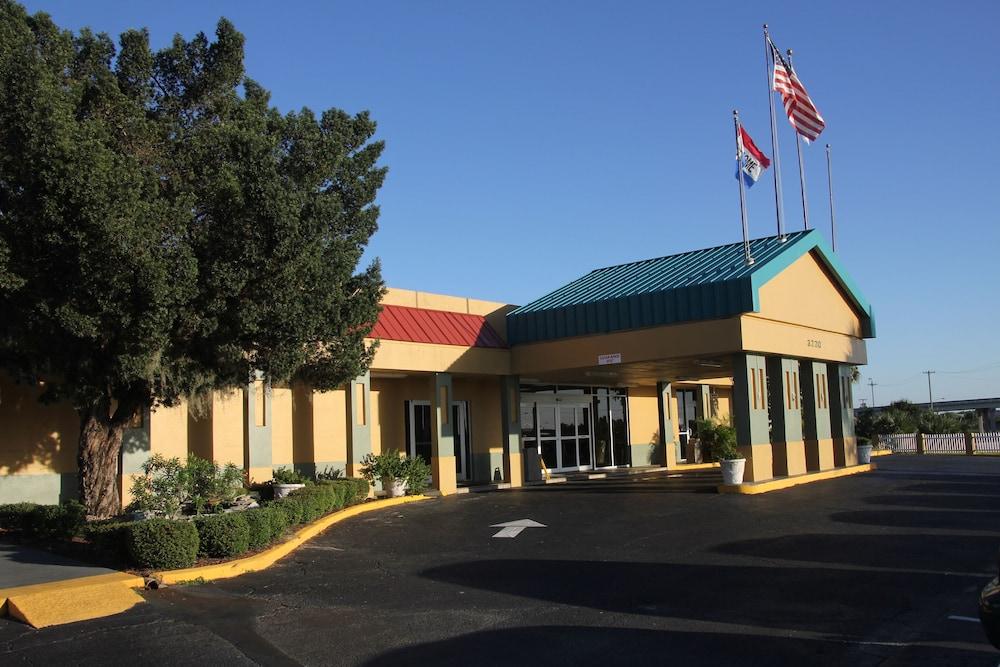 Cruise Port Inn — hotel in Cocoa