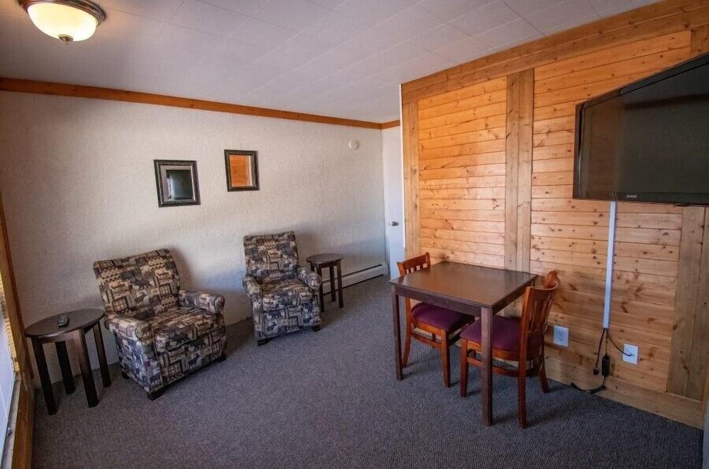 Superior Motel & Suites — hotel in Munising