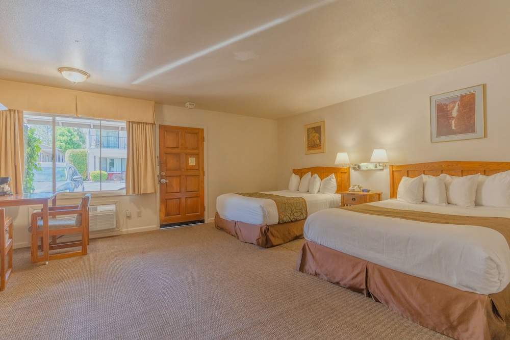 Mariposa Lodge