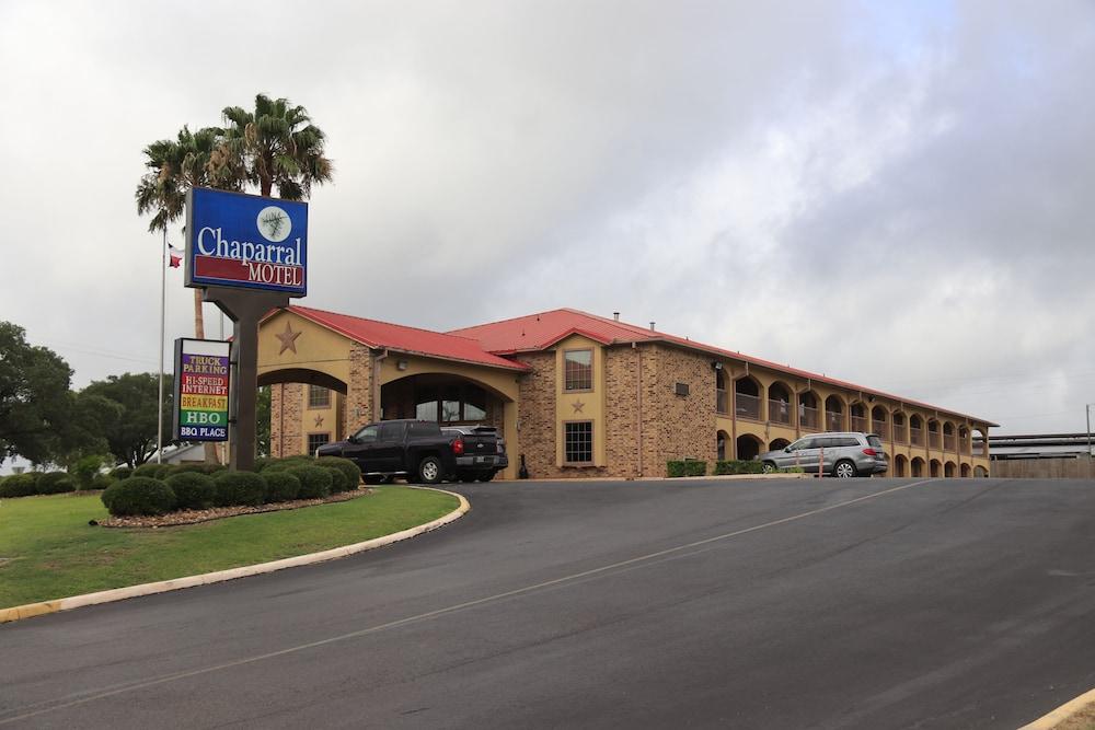 Chaparral Motel — hotel in Hallettsville