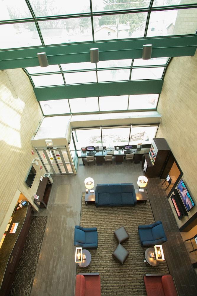 Comfort Suites Oakbrook Terrace near Oakbrook Center — hotel in Villa Park