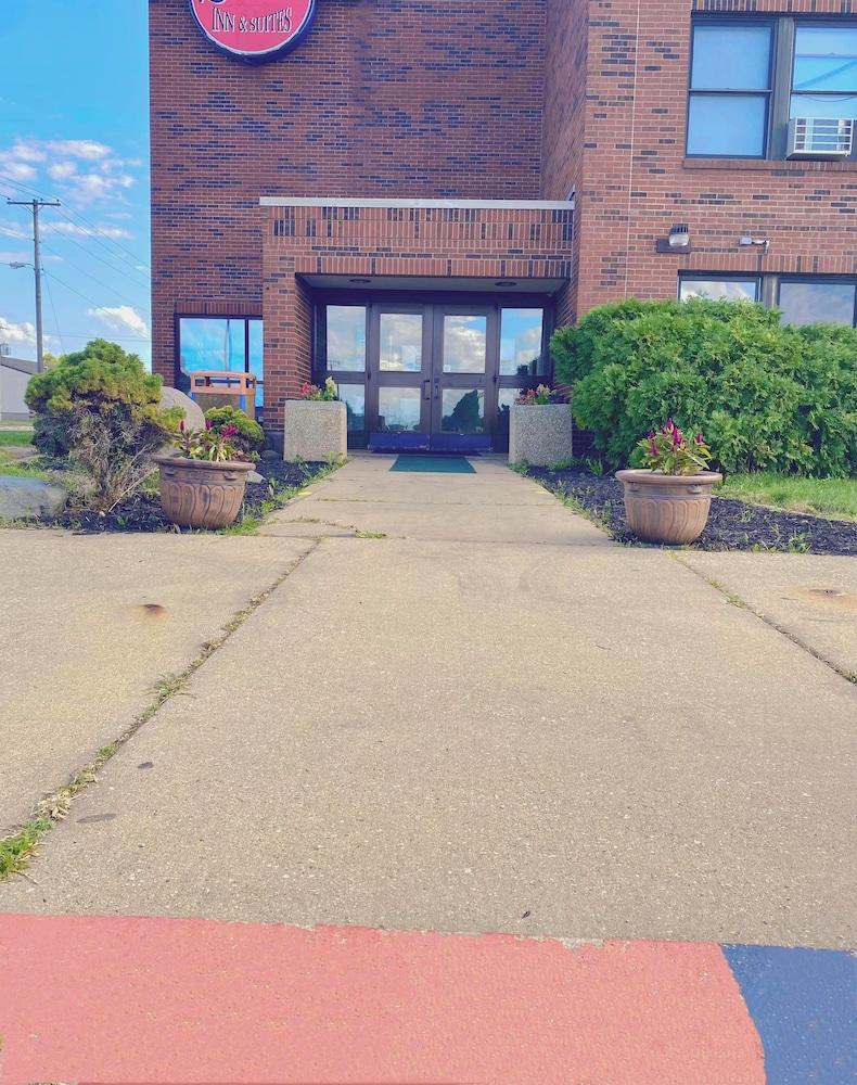 Illini Inn & Suites Hotel - Rantoul/Gifford/Champaign/Urbana — hotel in Rantoul