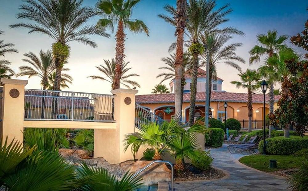 Regal Palms Resort & Spa 302 — hotel in Davenport